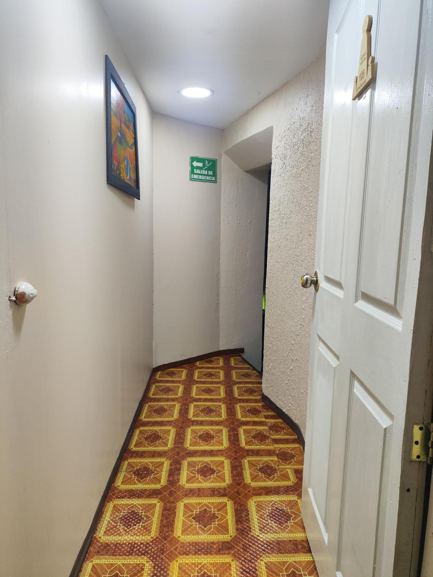 קיטו Hostal Latitud Ecuem מראה חיצוני תמונה
